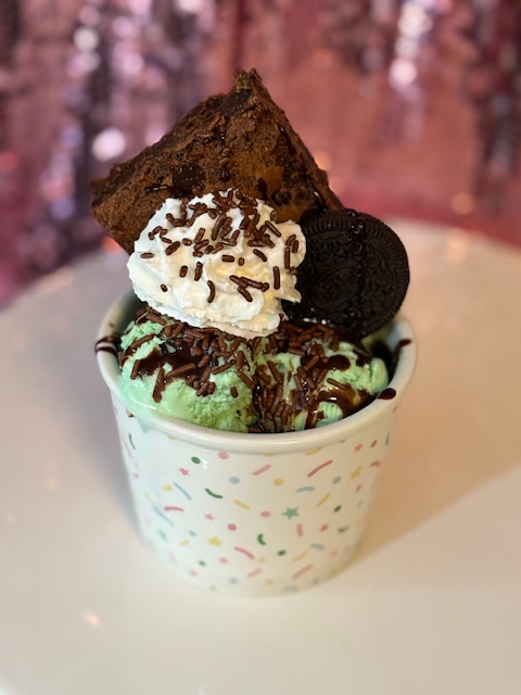 Mint chocolate chip sundae with brownie chunk and Oreo.